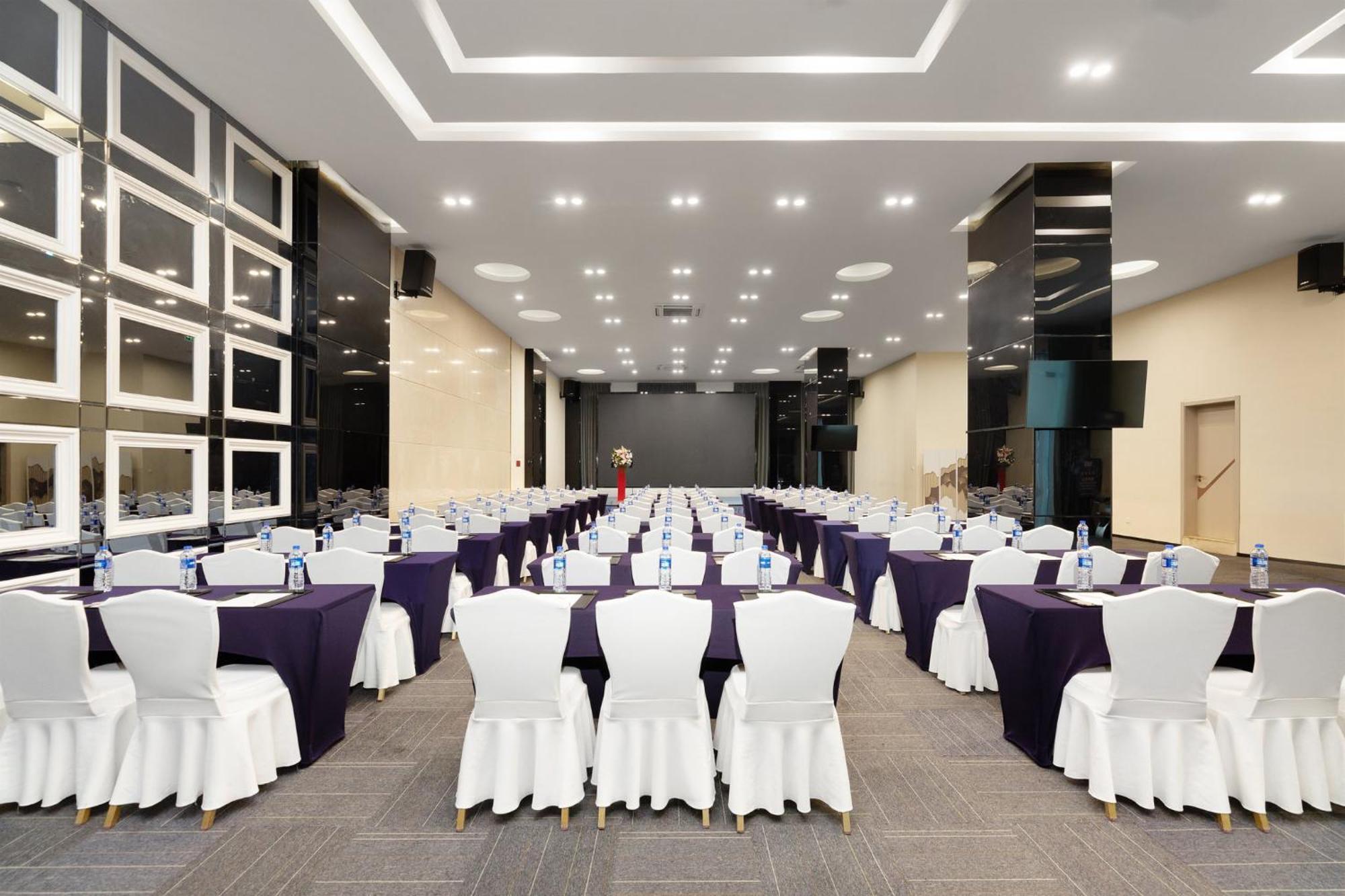 Holiday Inn Express Chengdu Wuhou By Ihg-Wuhou Temple And Jinli ภายนอก รูปภาพ